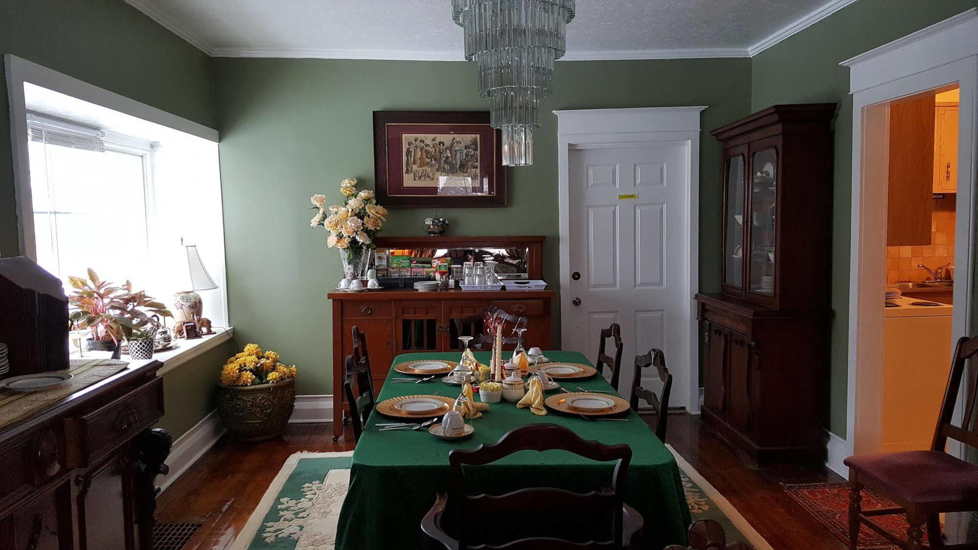 Somewhere In Time Bed And Breakfast Bed & Breakfast Niagara Falls
